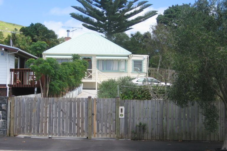 Photo of property in 2/31 Vauxhall Road, Devonport, Auckland, 0624