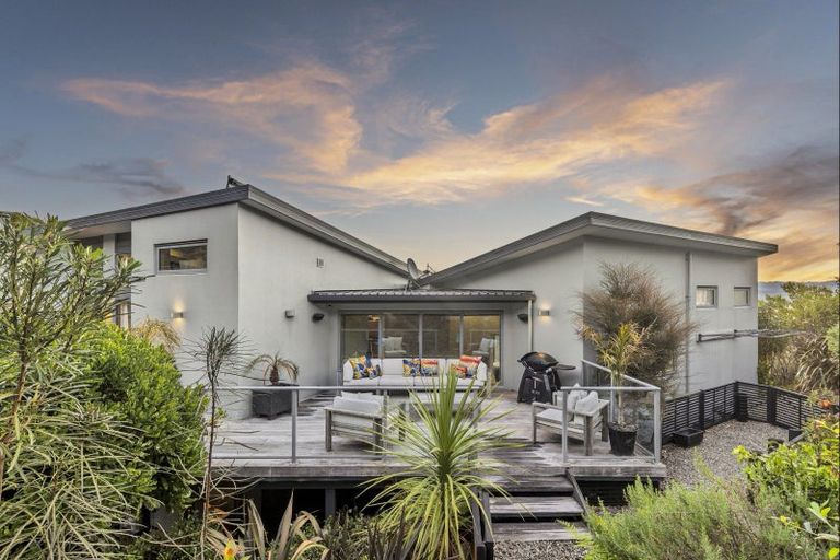 Photo of property in 28 Commodore Place, Britannia Heights, Nelson, 7010