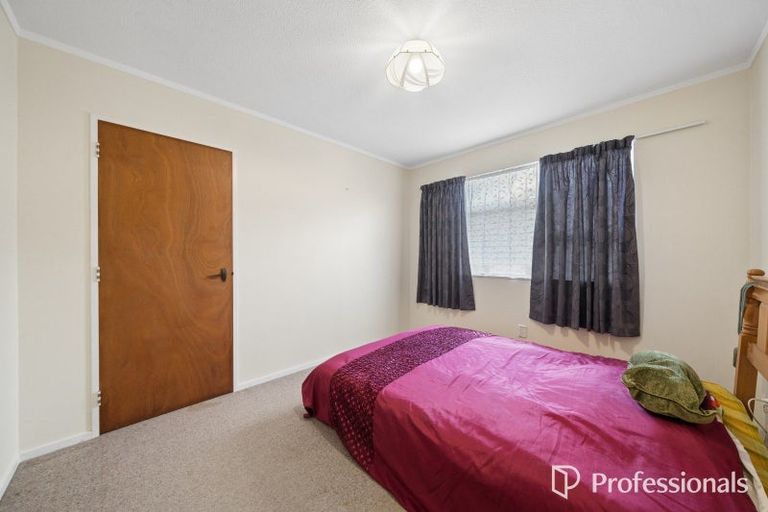 Photo of property in 135 Holborn Drive, Stokes Valley, Lower Hutt, 5019