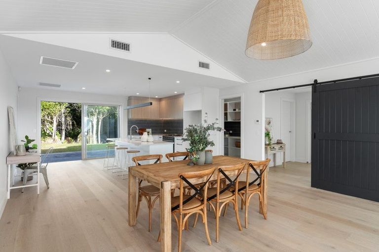 Photo of property in 7 Pihoihoi Close, Waikanae, 5036