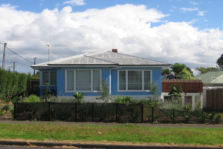 Photo of property in 22 Koromiko Street, New Lynn, Auckland, 0600