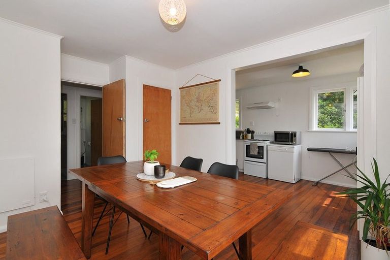 Photo of property in 8 Dunedin Terrace, Melrose, Wellington, 6023