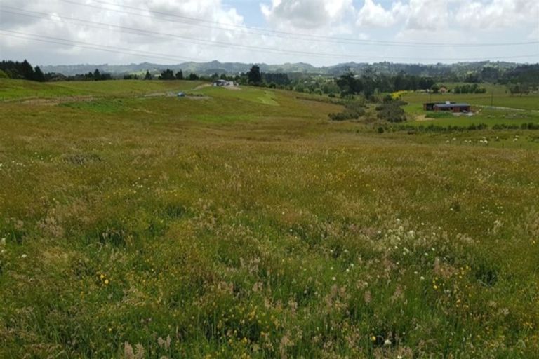 Photo of property in 141 Nixon Road, Taupaki, 0782