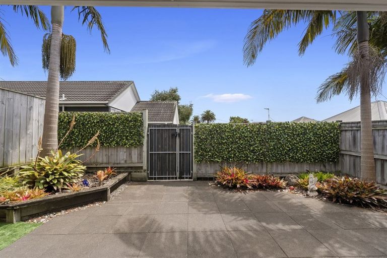 Photo of property in 3/28 William Bond Street, Stanley Point, Auckland, 0624