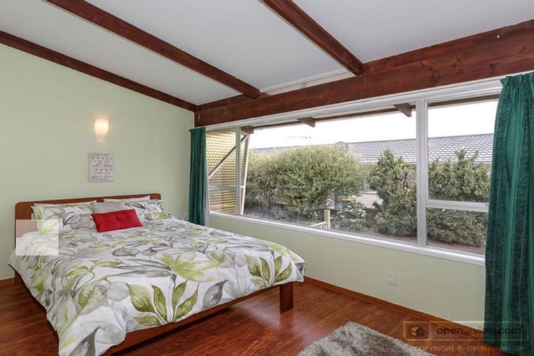 Photo of property in 1/112 Te Atatu Road, Te Atatu South, Auckland, 0610