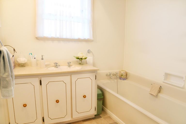 Photo of property in 2 Rothery Road, Hillpark, Auckland, 2102