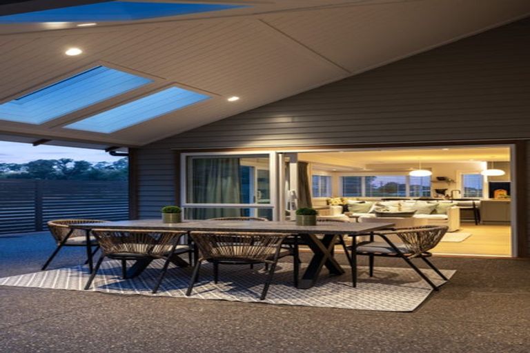 Photo of property in 71 Oak Road, Poraiti, Napier, 4112