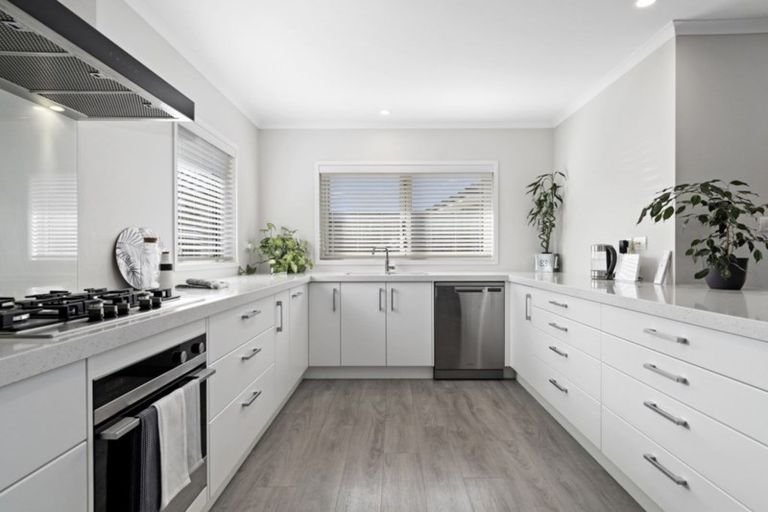 Photo of property in 15 Kahuparere Crescent, Pyes Pa, Tauranga, 3112