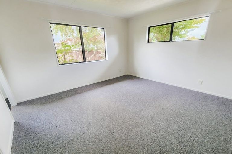 Photo of property in 2 Lydia Place, Kelvin Grove, Palmerston North, 4414