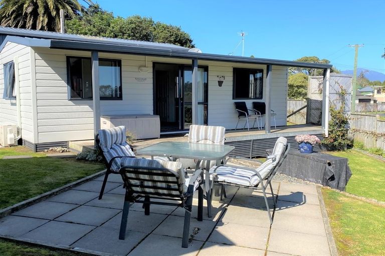Photo of property in 2 Waireka Road, Omata, New Plymouth, 4374