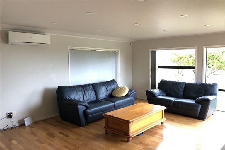 Photo of property in 29 Calypso Place, Rothesay Bay, Auckland, 0630