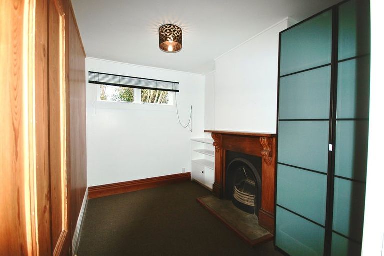 Photo of property in 66 Kelburn Parade, Kelburn, Wellington, 6012