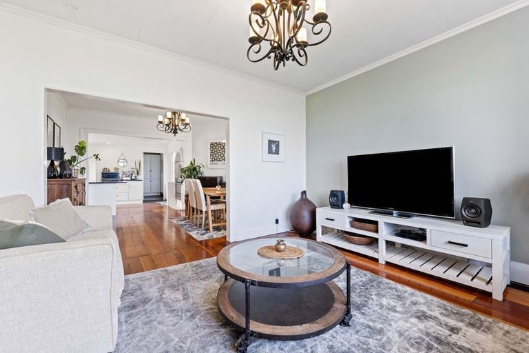 Photo of property in 18 David Street, Westown, New Plymouth, 4310