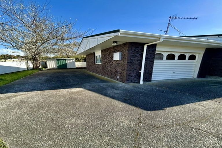 Photo of property in 68 Highbury Drive, Levin, 5510