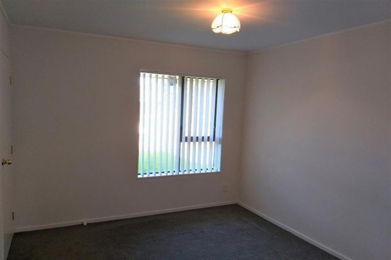 Photo of property in 6 Frank Bunce Grove, Flat Bush, Auckland, 2019