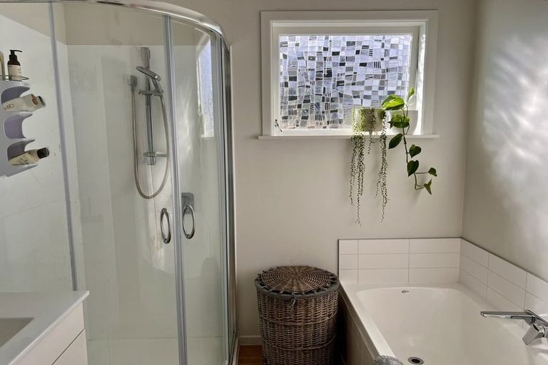 Photo of property in 2 Lindale Grove, Waikanae Beach, Waikanae, 5036