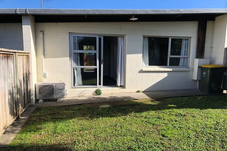 Photo of property in 2/21a Landscape Road, Papatoetoe, Auckland, 2025