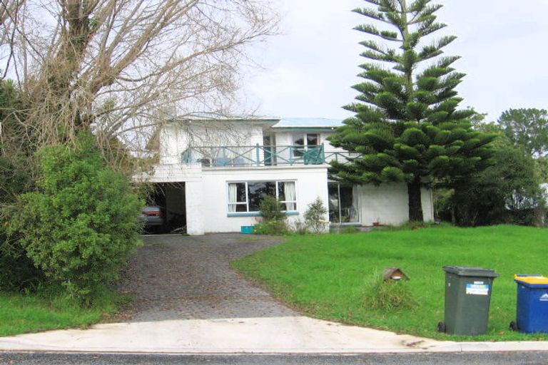 Photo of property in 28 Outlook Road, Greenhithe, Auckland, 0632