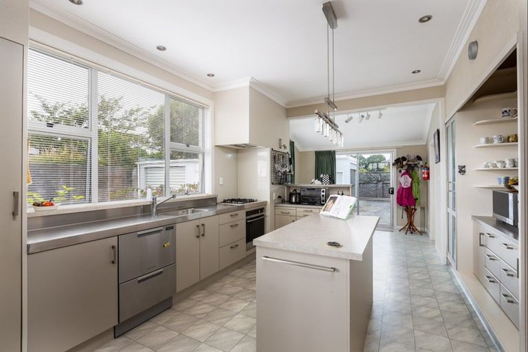 Photo of property in 7 Waimea Street, Westown, New Plymouth, 4310