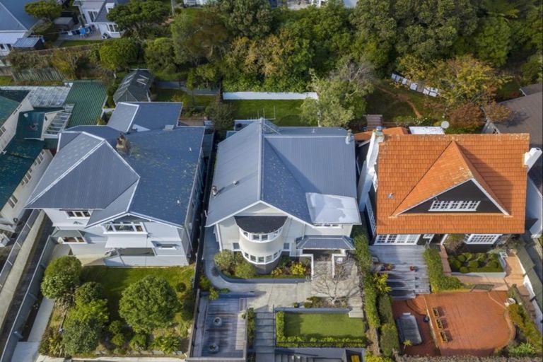 Photo of property in 37 Glen Road, Kelburn, Wellington, 6012