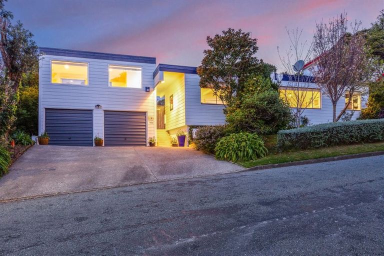 Photo of property in 19 Oak Avenue, Paremata, Porirua, 5024