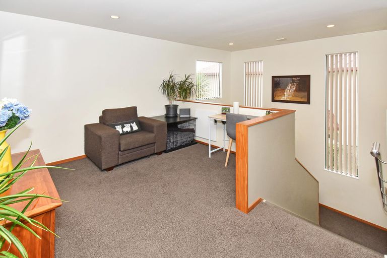 Photo of property in 1/10 Hilltop Road, Clover Park, Auckland, 2019