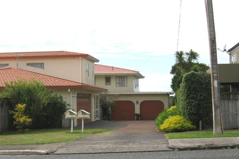 Photo of property in 1/993 Beach Road, Torbay, Auckland, 0630