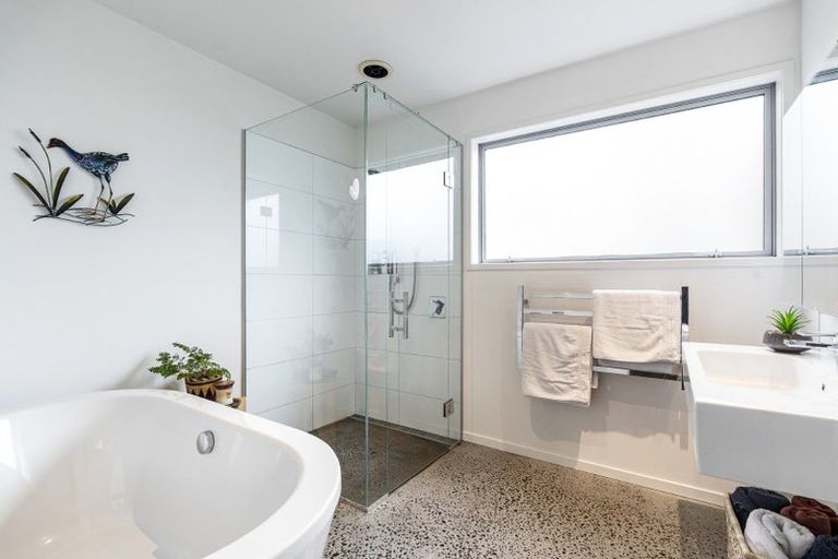 Photo of property in 225 Awai Road, Tarurutangi, New Plymouth, 4372