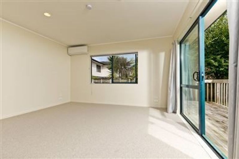 Photo of property in 12a Firle Place, Green Bay, Auckland, 0604