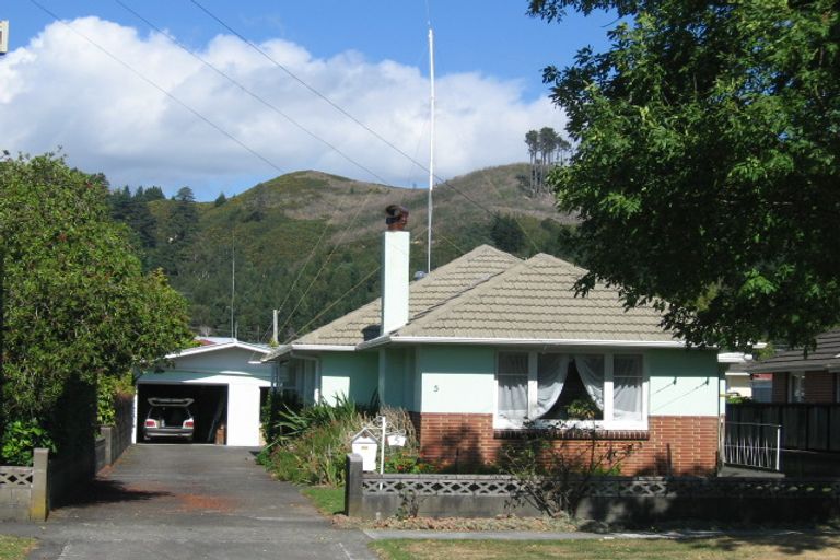Photo of property in 5 Seddon Street, Wallaceville, Upper Hutt, 5018