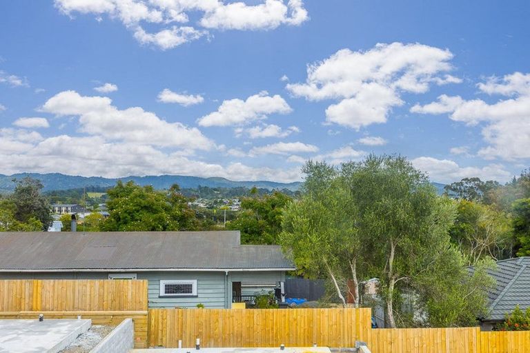 Photo of property in 10 Seymour Road, Sunnyvale, Auckland, 0612