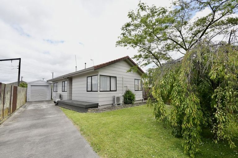 Photo of property in 8 Bevan Place, Cloverlea, Palmerston North, 4412