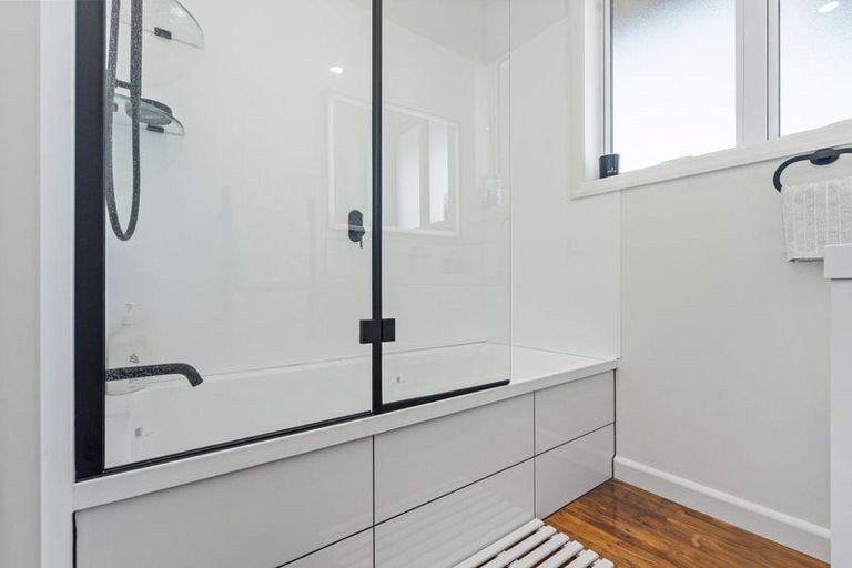 Photo of property in 14 Claxton Place, Saint Martins, Christchurch, 8022