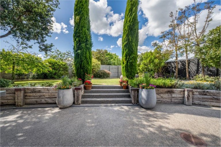 Photo of property in 33 Seymour Road, Mellons Bay, Auckland, 2014