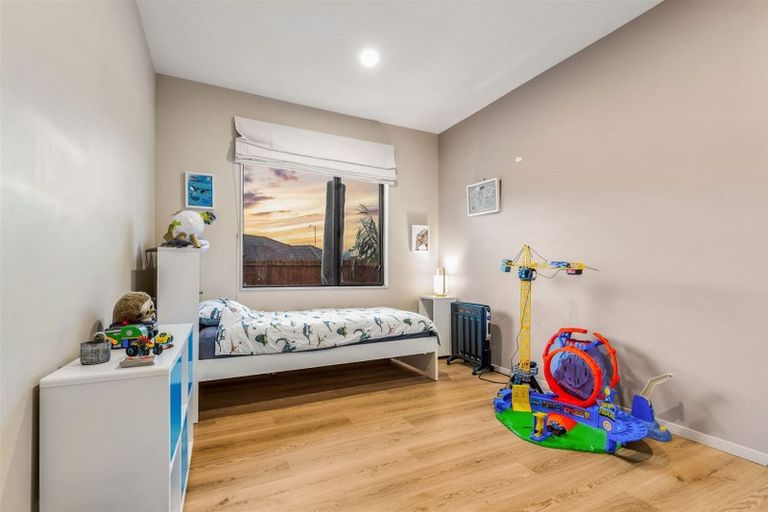 Photo of property in 3 Stow Place, Henderson, Auckland, 0612