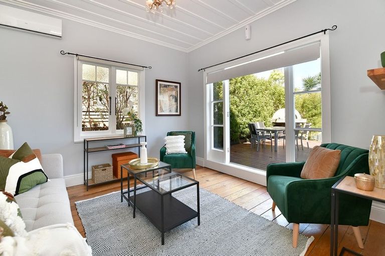 Photo of property in 43 Puriri Street, Helensville, 0800