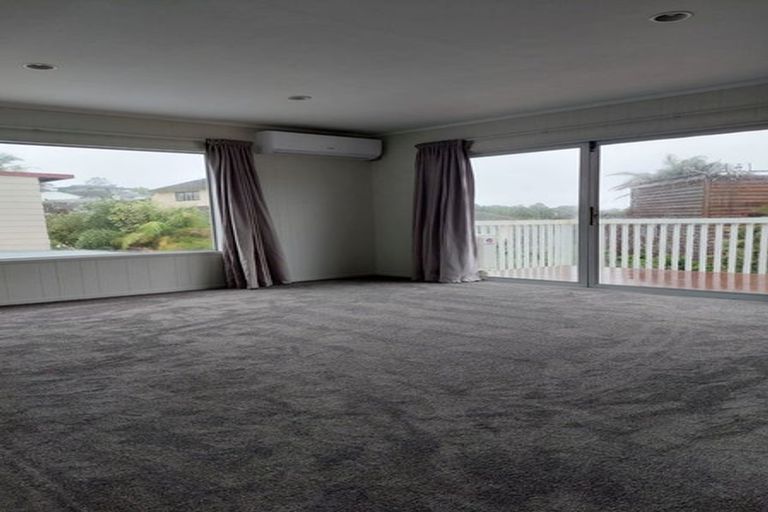 Photo of property in 1/41 Masterton Road, Rothesay Bay, Auckland, 0630