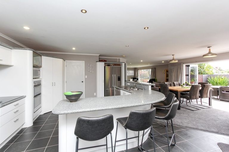 Photo of property in 76 Branch Road, Highlands Park, New Plymouth, 4312