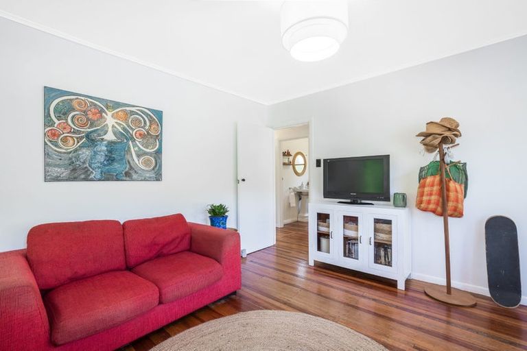 Photo of property in 63 Airlie Road, Plimmerton, Porirua, 5026