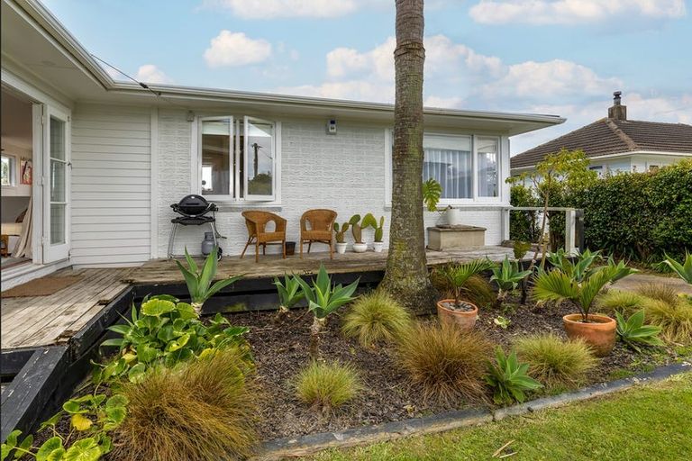 Photo of property in 79 Farquhar Road, Glendene, Auckland, 0602