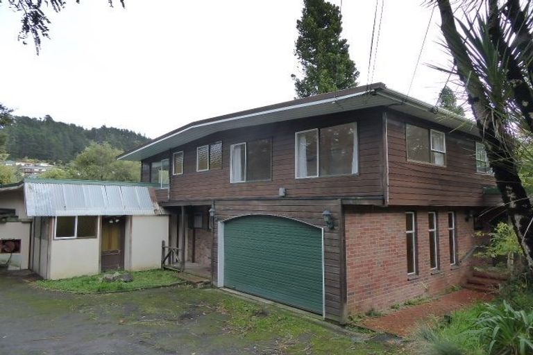 Photo of property in 48 Blue Mountains Road, Pinehaven, Upper Hutt, 5019