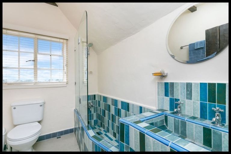 Photo of property in 42 Nicholson Road, Khandallah, Wellington, 6035