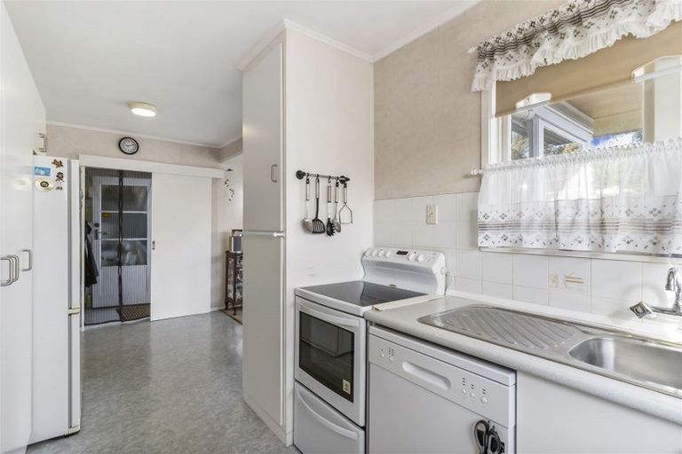 Photo of property in 4 Blue Way, Glendene, Auckland, 0602