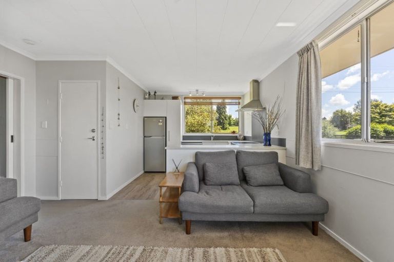 Photo of property in 11 Besley Place, Acacia Bay, Taupo, 3330