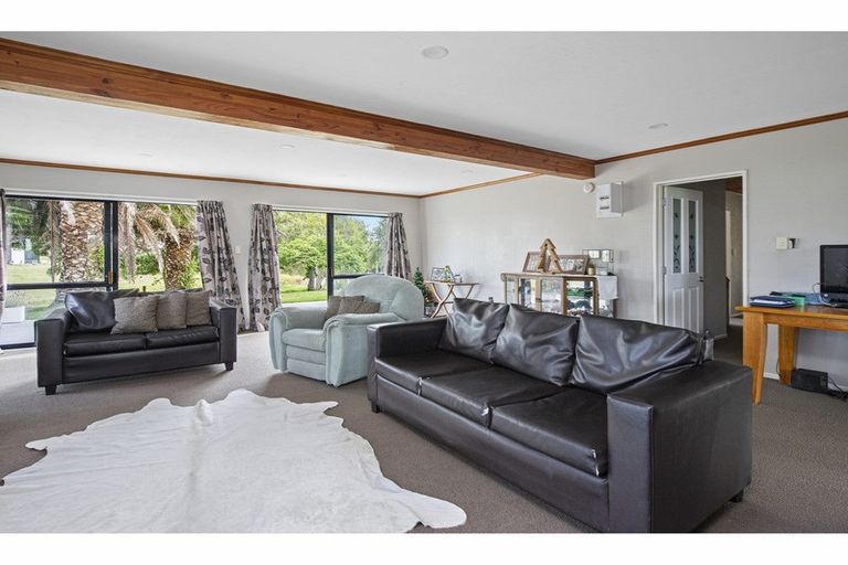 Photo of property in 42 Codlin Road, Waiuku, 2683