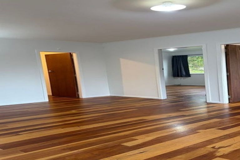 Photo of property in 147 Ruskin Road, Newlands, Wellington, 6037