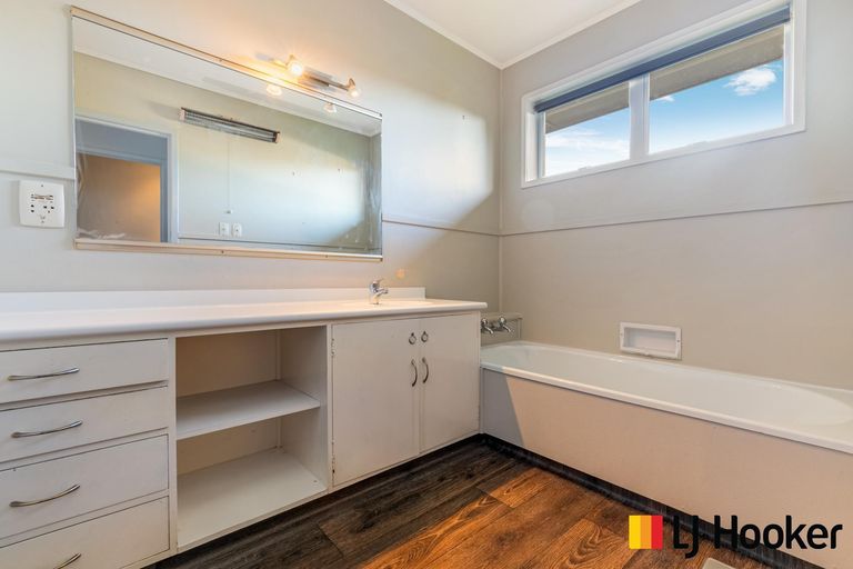 Photo of property in 4 Polandson Place, Opaheke, Papakura, 2113