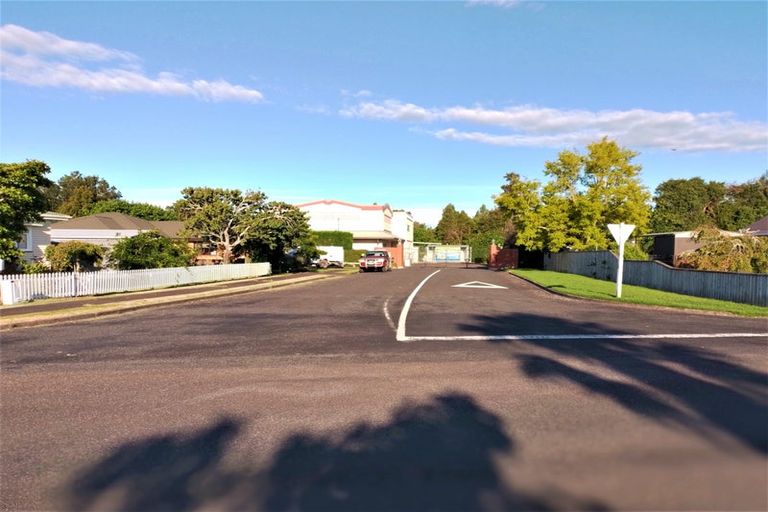 Photo of property in 11 Darlington Street, Ngatea, 3503