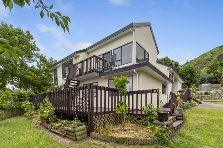 Photo of property in 38 Kakariki Grove, Waikanae, 5036
