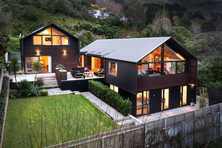 Photo of property in 2 Hammerton Lane, Heathcote Valley, Christchurch, 8022